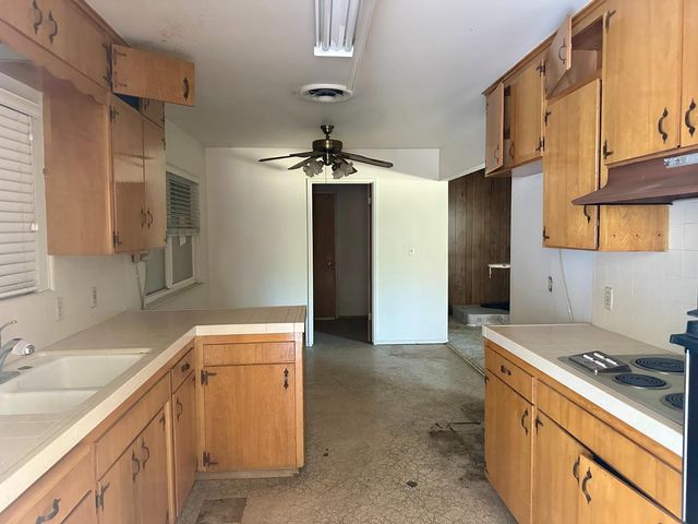 2153 Knowles Street, Selma, CA 93662
