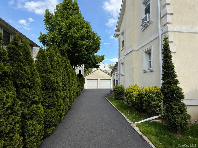 20 Locust Street, Manhasset, NY 11030