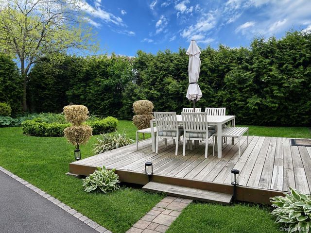 20 Locust Street, Manhasset, NY 11030
