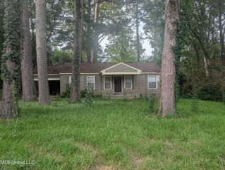 350 Dona Avenue, Jackson, MS 39212