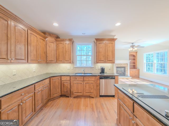 792 Grassmeade Way, Snellville, GA 30078