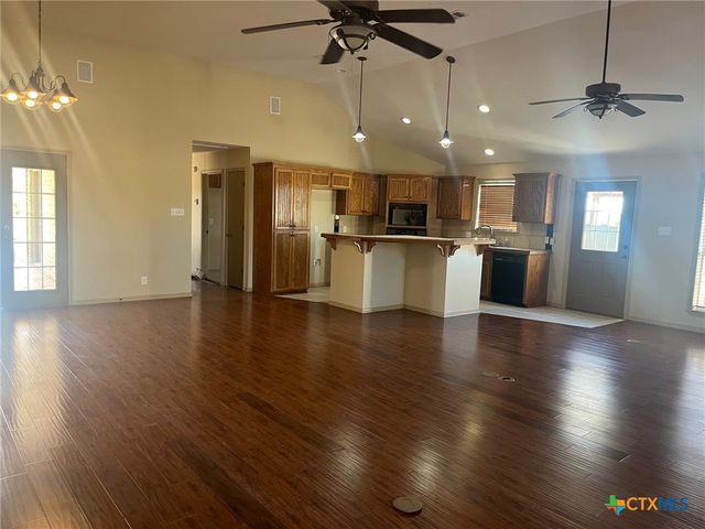 3076 County Road 1045, Lampasas, TX 76550