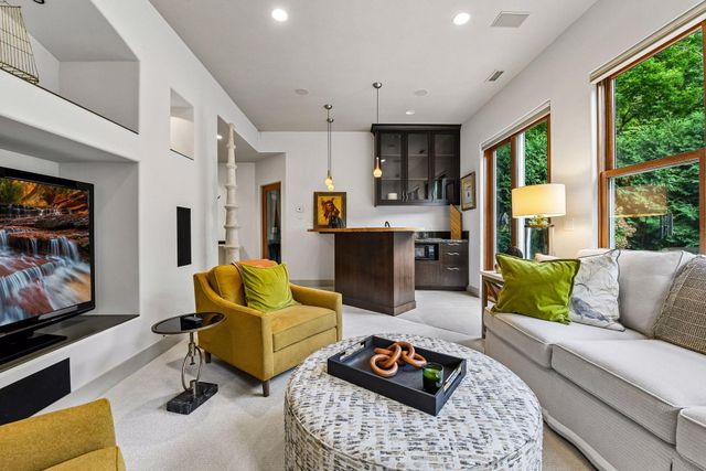 745 Rice Street E, Wayzata, MN 55391