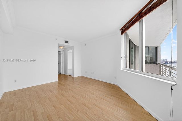 325 S Biscayne Boulevard 2219, Miami, FL 33131