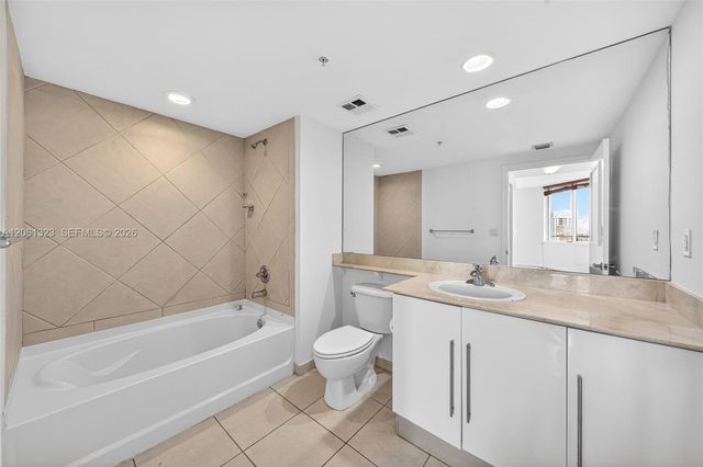 325 S Biscayne Boulevard 2219, Miami, FL 33131