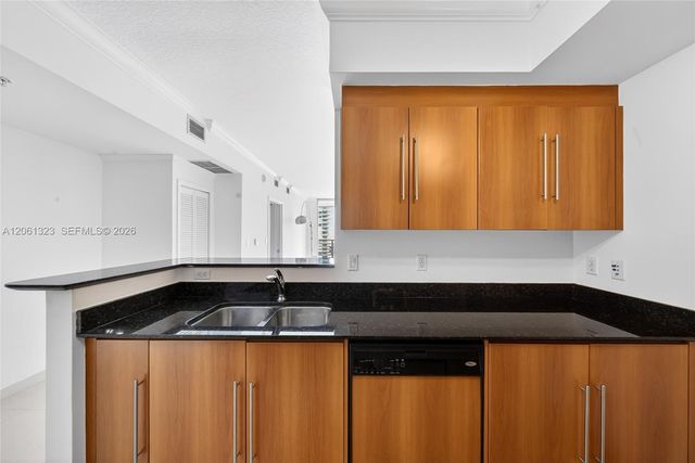325 S Biscayne Boulevard 2219, Miami, FL 33131