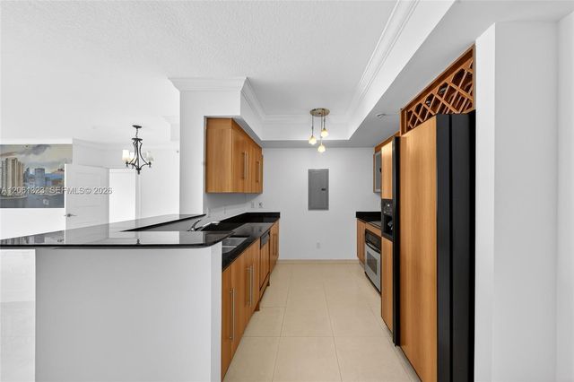 325 S Biscayne Boulevard 2219, Miami, FL 33131