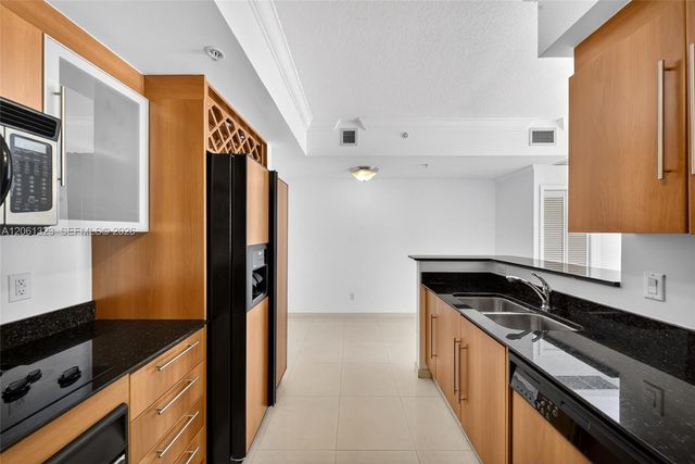 325 S Biscayne Boulevard 2219, Miami, FL 33131