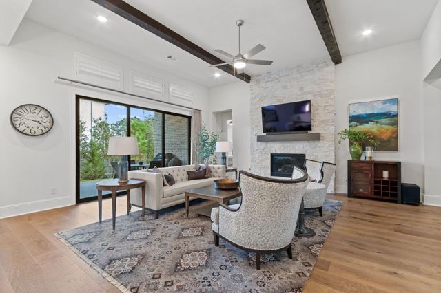 902 Falcon Hollow Lane, Pinehurst, TX 77362