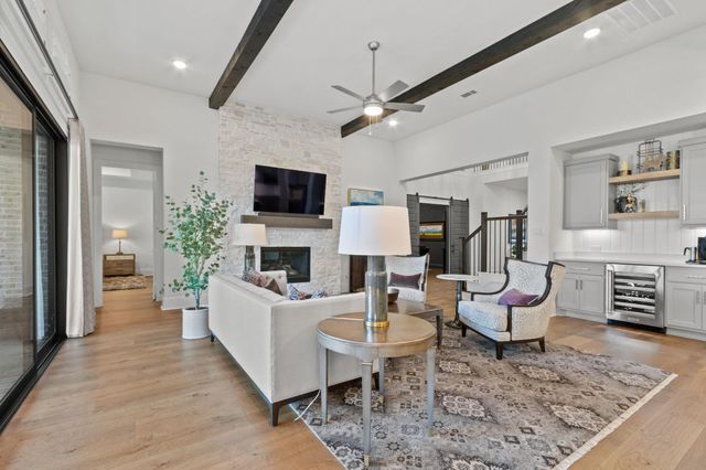 902 Falcon Hollow Lane, Pinehurst, TX 77362