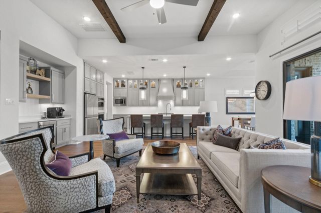 902 Falcon Hollow Lane, Pinehurst, TX 77362