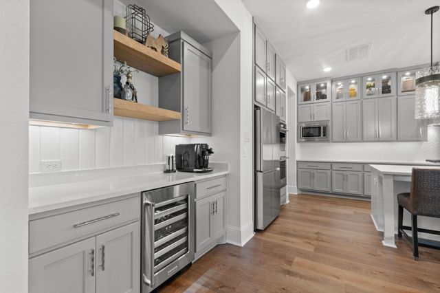 902 Falcon Hollow Lane, Pinehurst, TX 77362