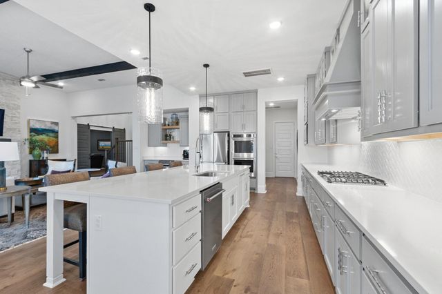 902 Falcon Hollow Lane, Pinehurst, TX 77362