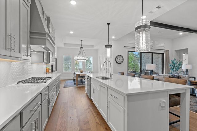 902 Falcon Hollow Lane, Pinehurst, TX 77362