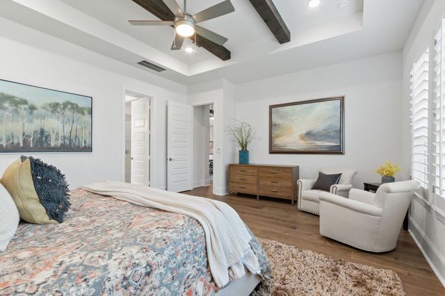 902 Falcon Hollow Lane, Pinehurst, TX 77362