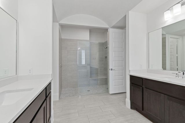 902 Falcon Hollow Lane, Pinehurst, TX 77362