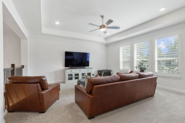 902 Falcon Hollow Lane, Pinehurst, TX 77362