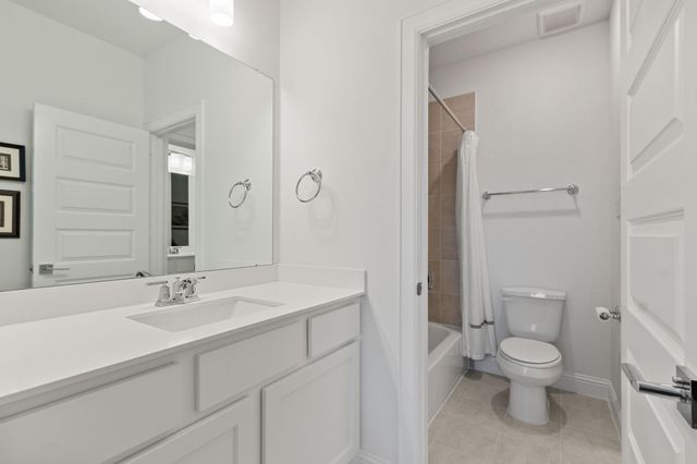 902 Falcon Hollow Lane, Pinehurst, TX 77362