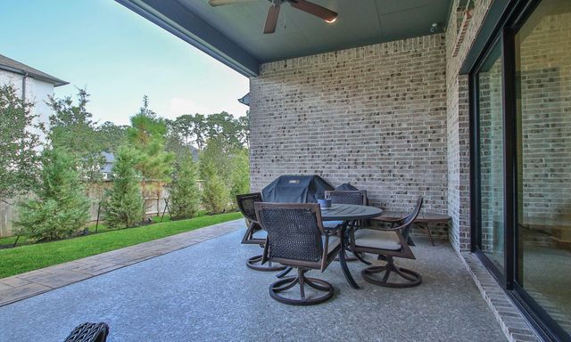 902 Falcon Hollow Lane, Pinehurst, TX 77362