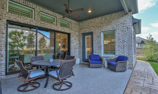 902 Falcon Hollow Lane, Pinehurst, TX 77362