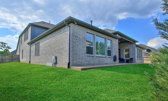 902 Falcon Hollow Lane, Pinehurst, TX 77362