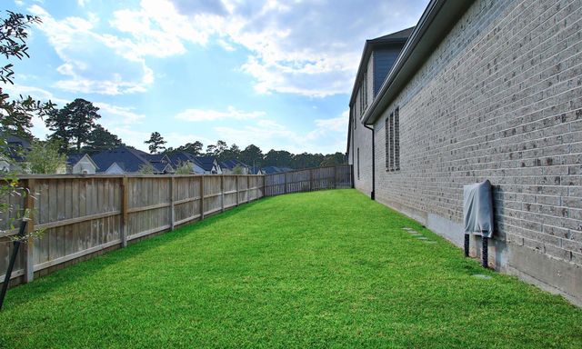 902 Falcon Hollow Lane, Pinehurst, TX 77362