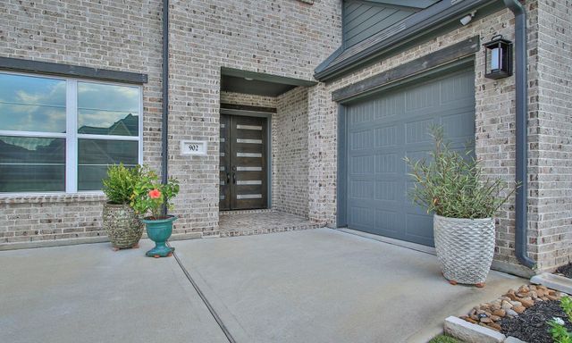 902 Falcon Hollow Lane, Pinehurst, TX 77362