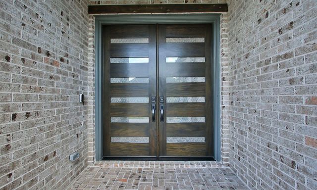 902 Falcon Hollow Lane, Pinehurst, TX 77362