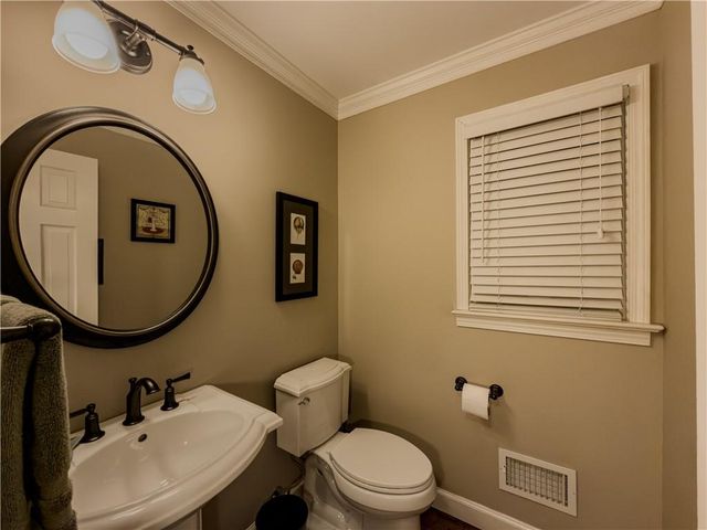 733 Ridgeview Drive SW, Lilburn, GA 30047