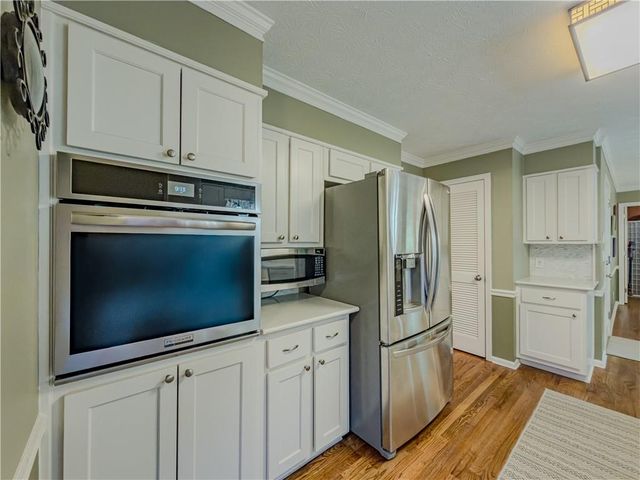 733 Ridgeview Drive SW, Lilburn, GA 30047