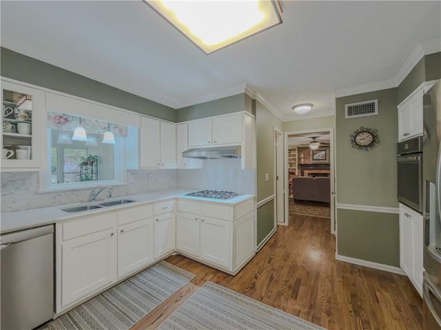 733 Ridgeview Drive SW, Lilburn, GA 30047