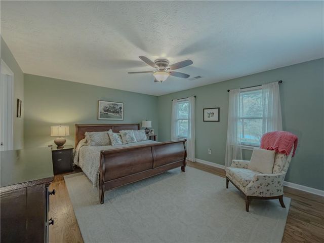 733 Ridgeview Drive SW, Lilburn, GA 30047