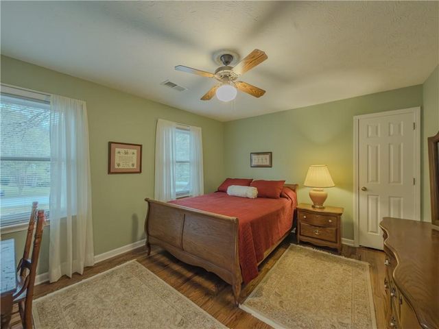 733 Ridgeview Drive SW, Lilburn, GA 30047