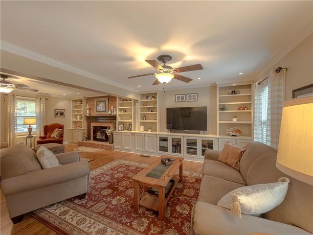 733 Ridgeview Drive SW, Lilburn, GA 30047