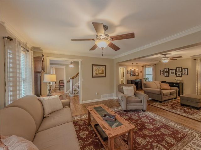 733 Ridgeview Drive SW, Lilburn, GA 30047