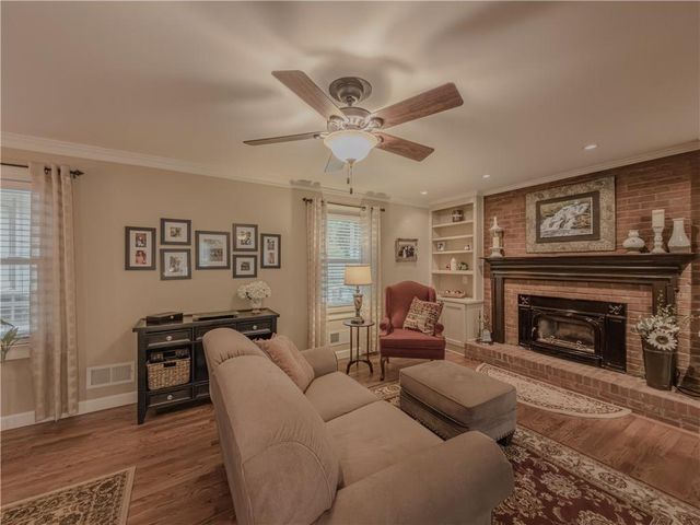 733 Ridgeview Drive SW, Lilburn, GA 30047