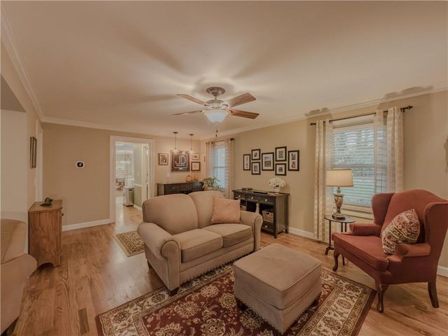 733 Ridgeview Drive SW, Lilburn, GA 30047