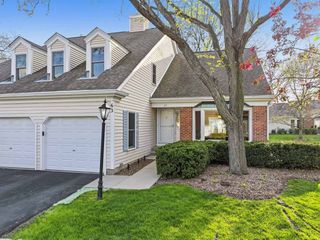 63 Country Club Drive, Prospect Heights, IL 60070