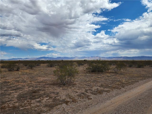 0000 Muscovite, Golden Valley, AZ 86413