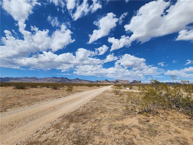 0000 Muscovite, Golden Valley, AZ 86413