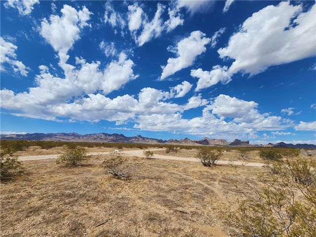 0000 Muscovite, Golden Valley, AZ 86413