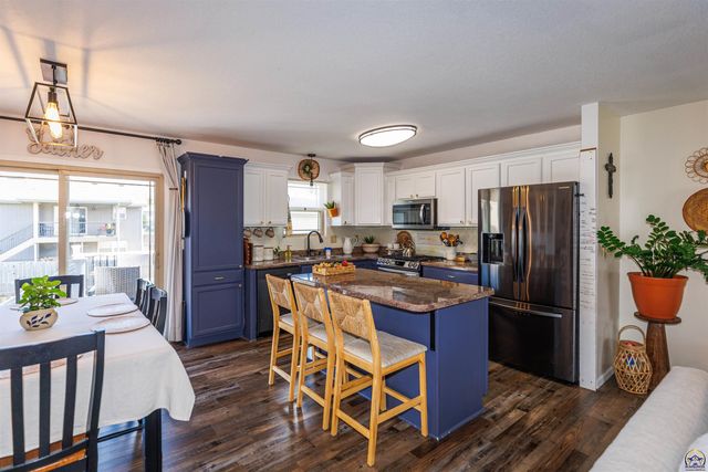 7031 SW 17th TER, Topeka, KS 66615