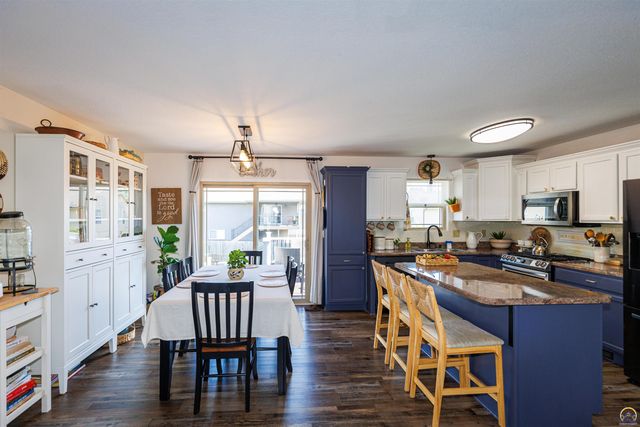 7031 SW 17th TER, Topeka, KS 66615