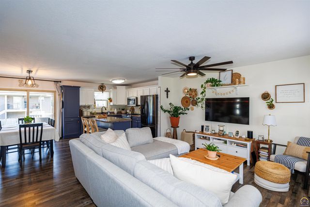 7031 SW 17th TER, Topeka, KS 66615