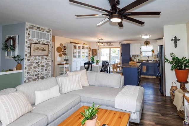 7031 SW 17th TER, Topeka, KS 66615