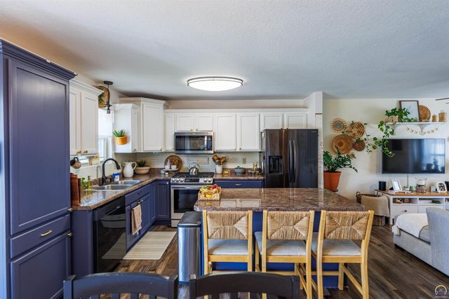 7031 SW 17th TER, Topeka, KS 66615