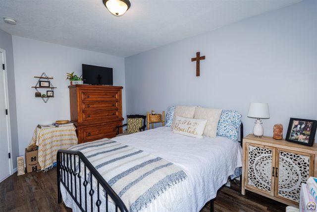 7031 SW 17th TER, Topeka, KS 66615