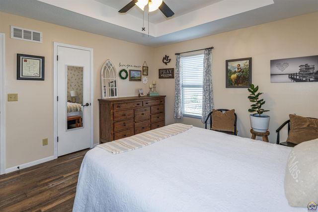 7031 SW 17th TER, Topeka, KS 66615