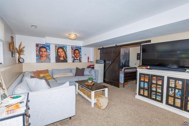 7031 SW 17th TER, Topeka, KS 66615