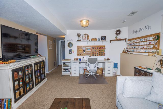 7031 SW 17th TER, Topeka, KS 66615